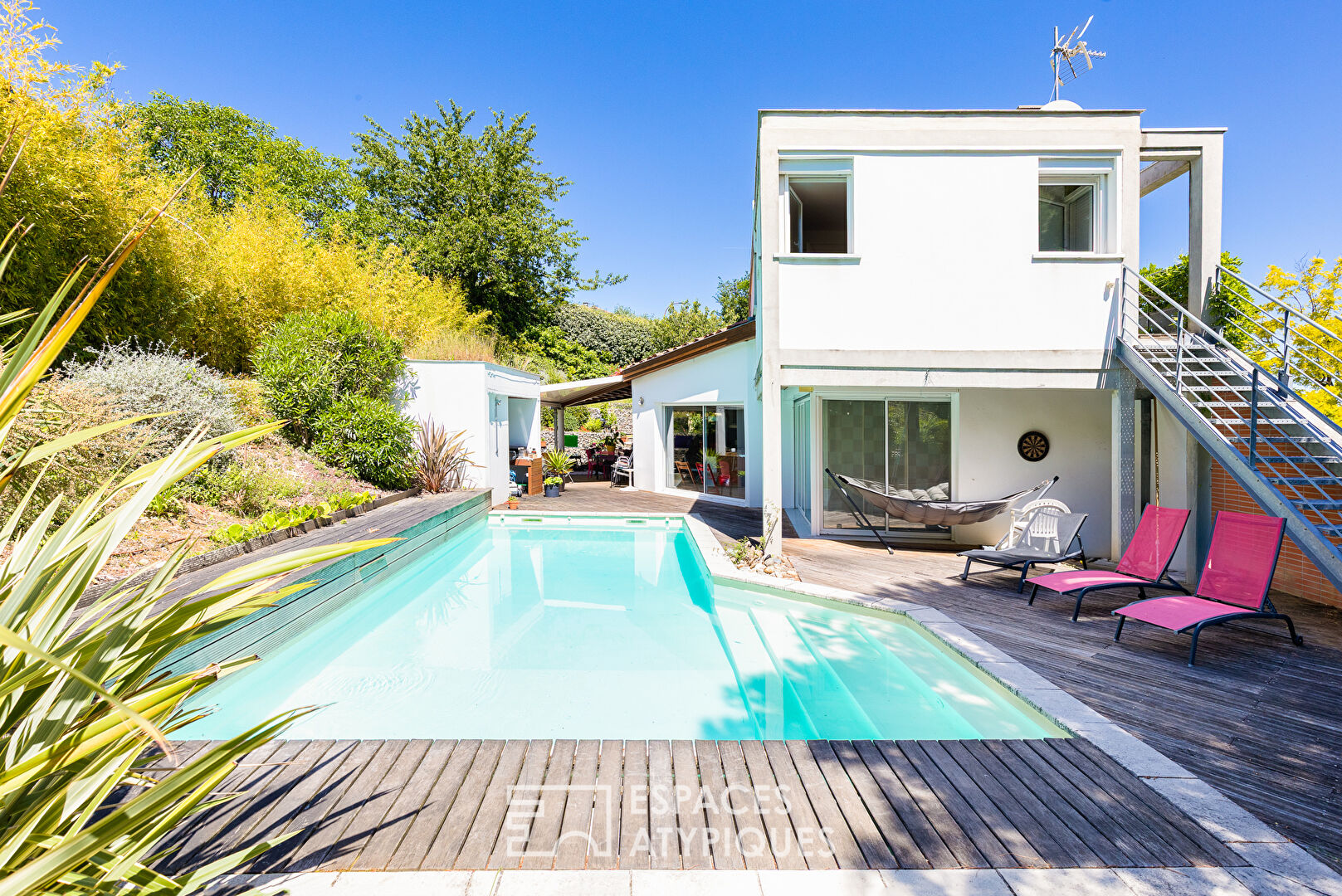 Maison d’architecte avec piscine et vue sur les Coteaux de Pech David