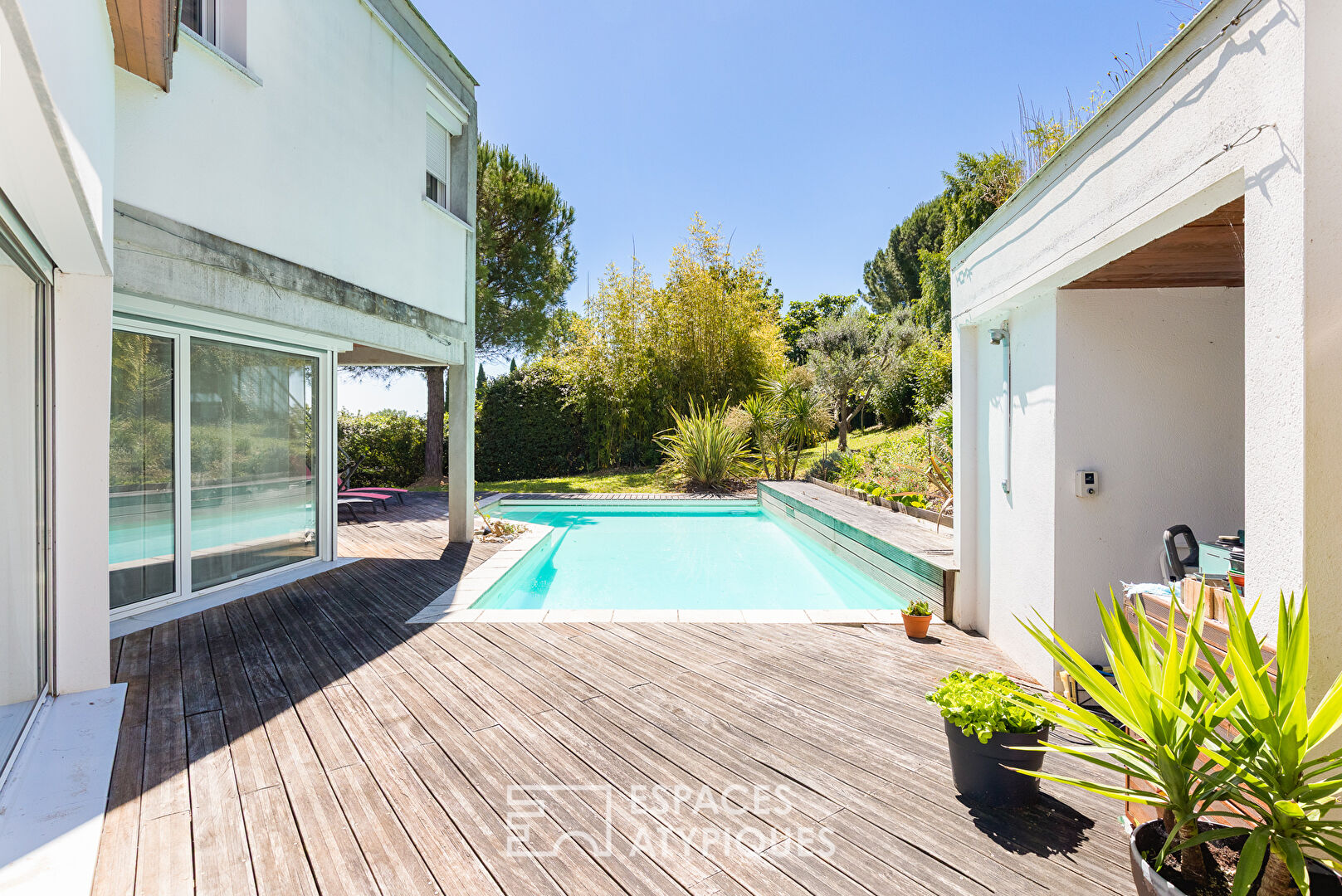 Maison d’architecte avec piscine et vue sur les Coteaux de Pech David