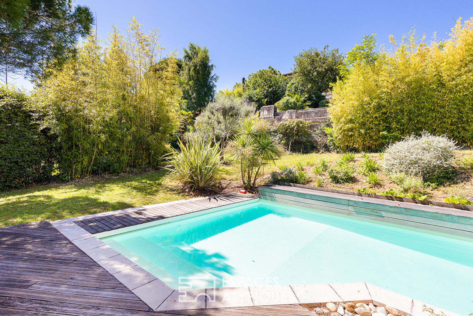 Maison d’architecte avec piscine et vue sur les Coteaux de Pech David