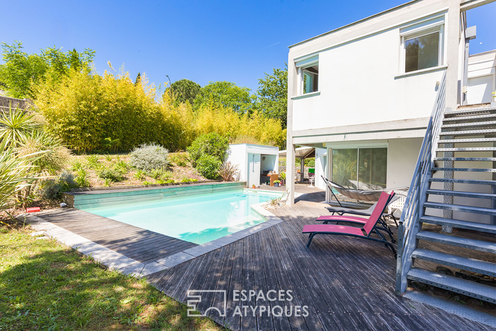 Maison d’architecte avec piscine et vue sur les Coteaux de Pech David