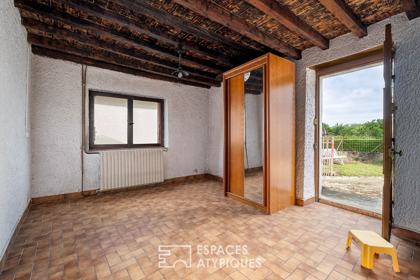 Old rammed earth house with barn to renovate