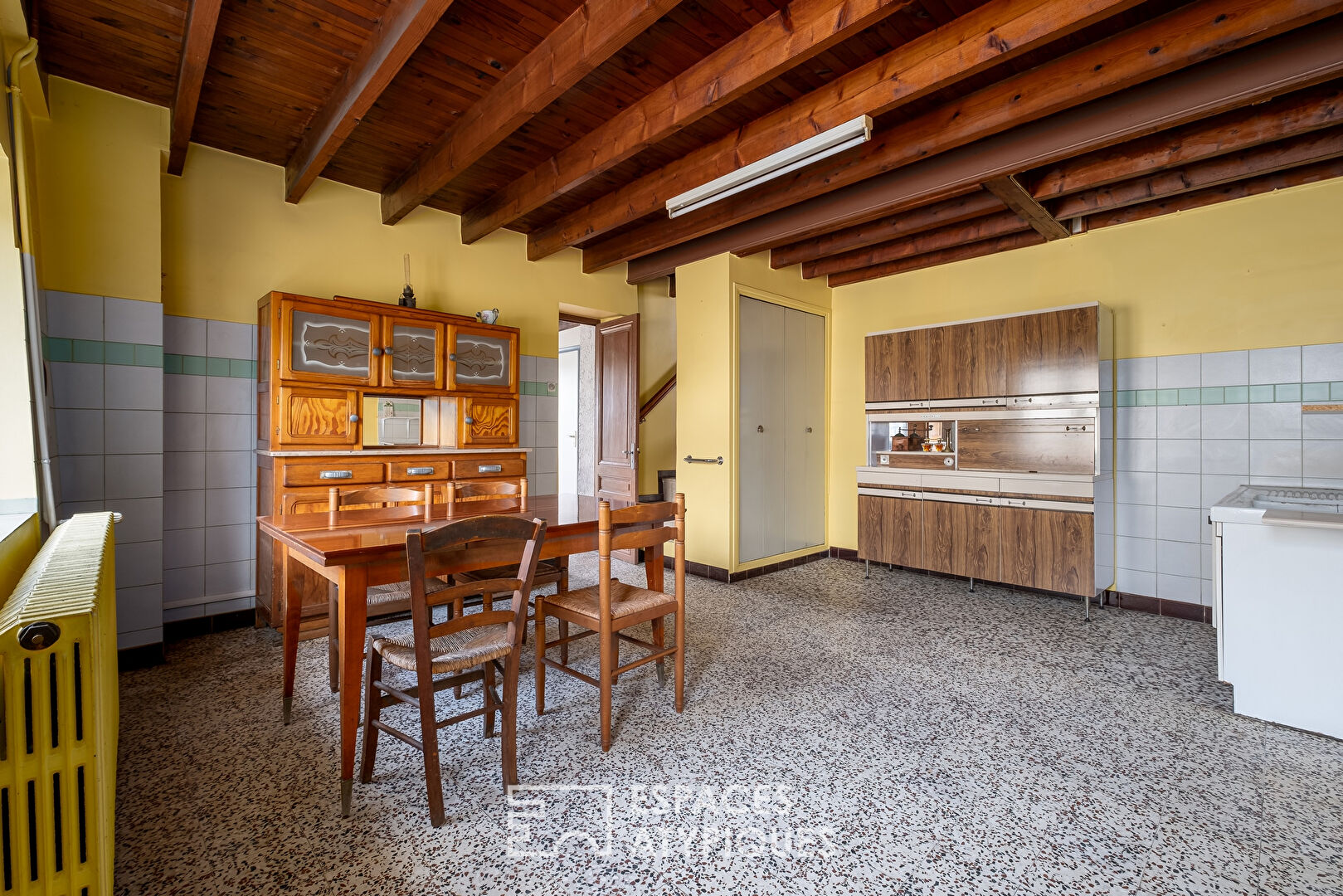 Old rammed earth house with barn to renovate