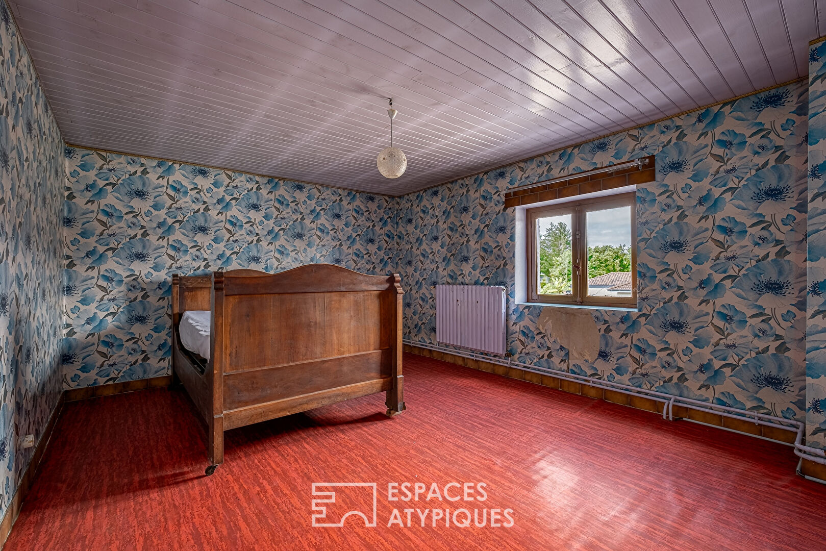 Old rammed earth house with barn to renovate