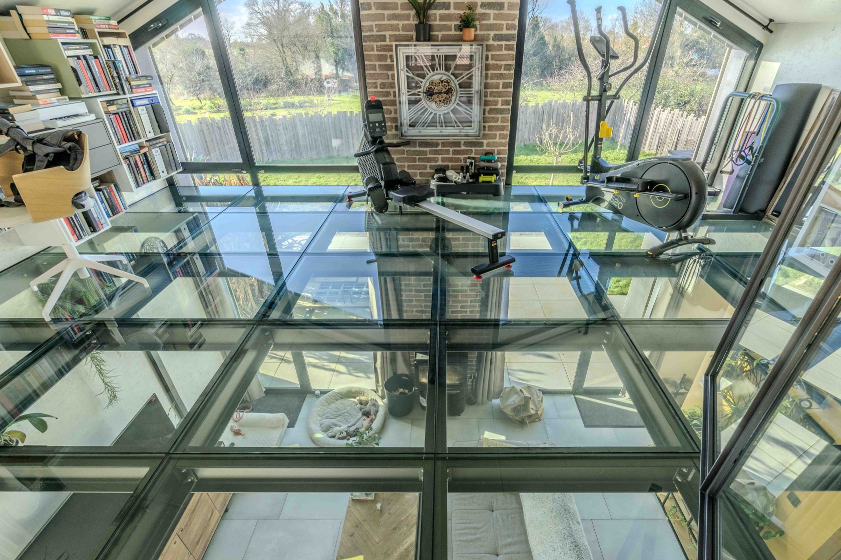 Maison d’architecte baignée de lumière et d’originalité avec piscine
