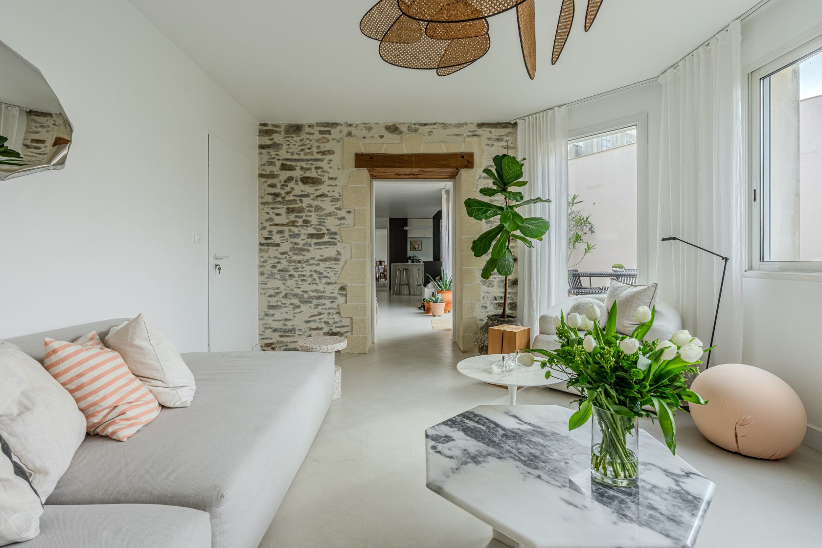 Minimalist house and intimate garden in the city center of Vieillevigne