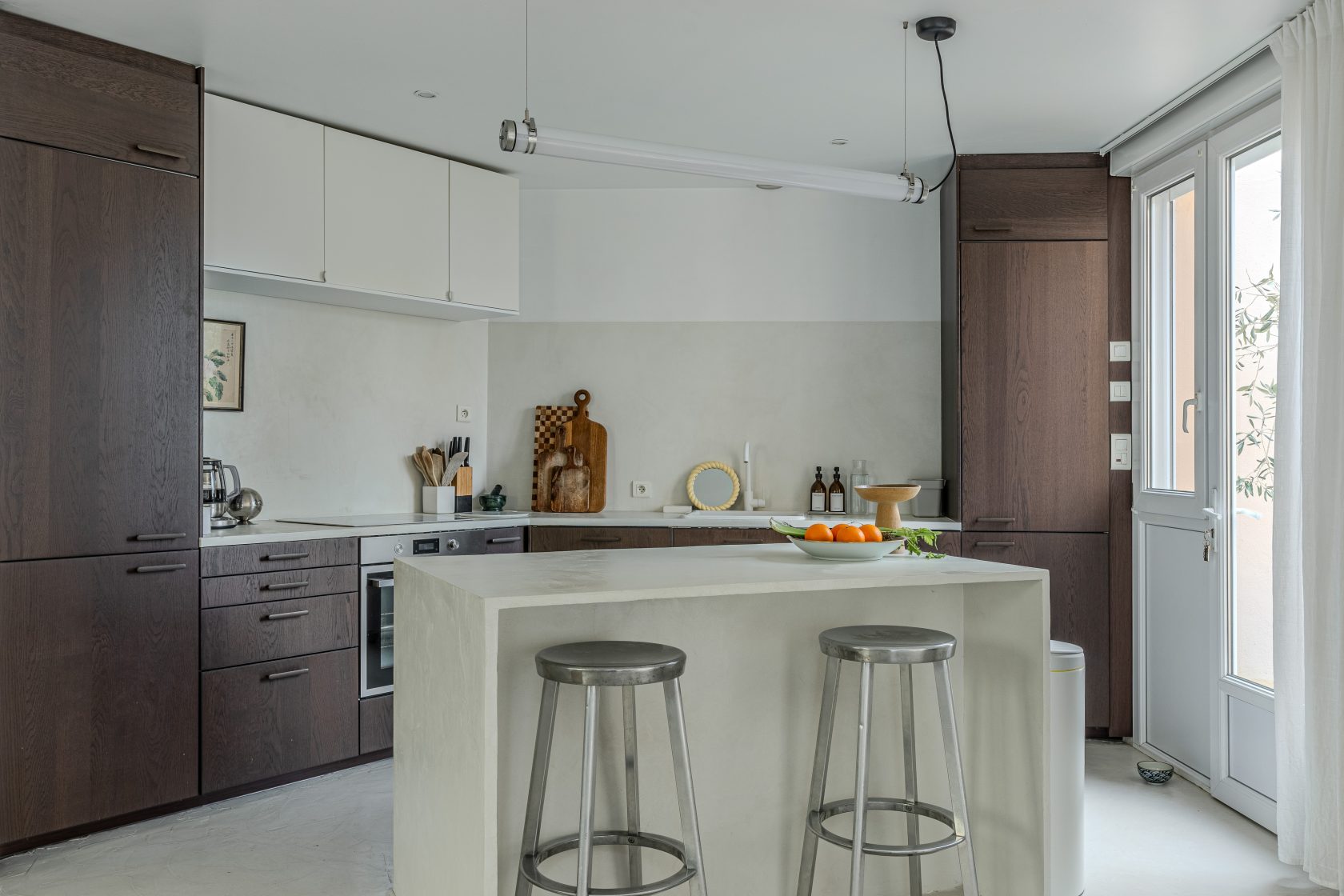 Minimalist house and intimate garden in the city center of Vieillevigne