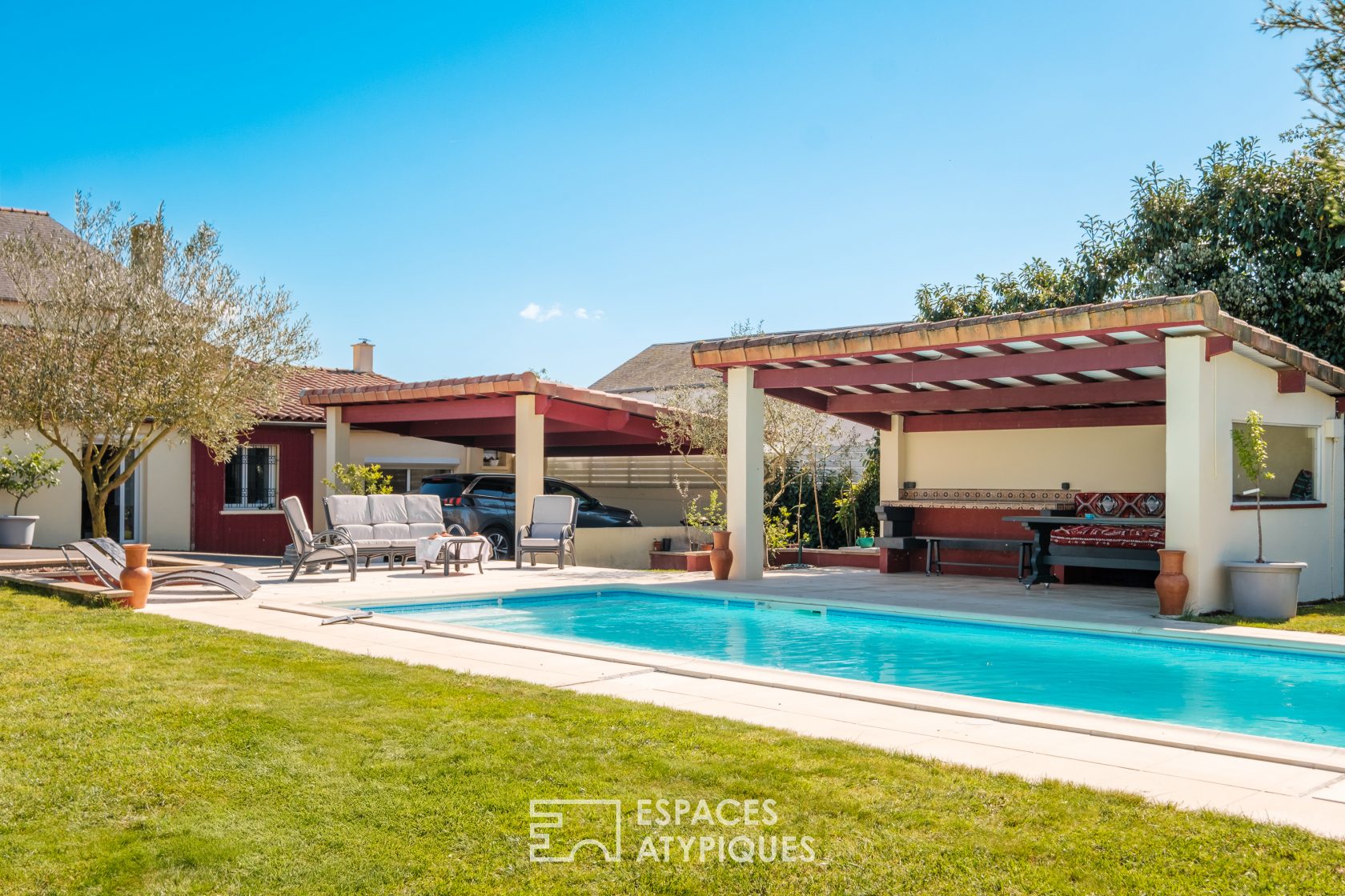Demeure de caractère avec jardin paysagé et piscine