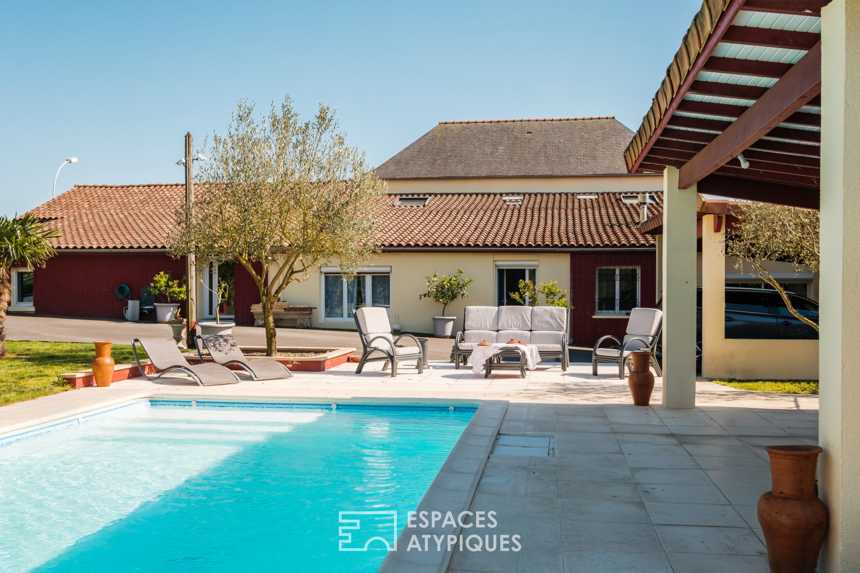 Demeure de caractère avec jardin paysagé et piscine