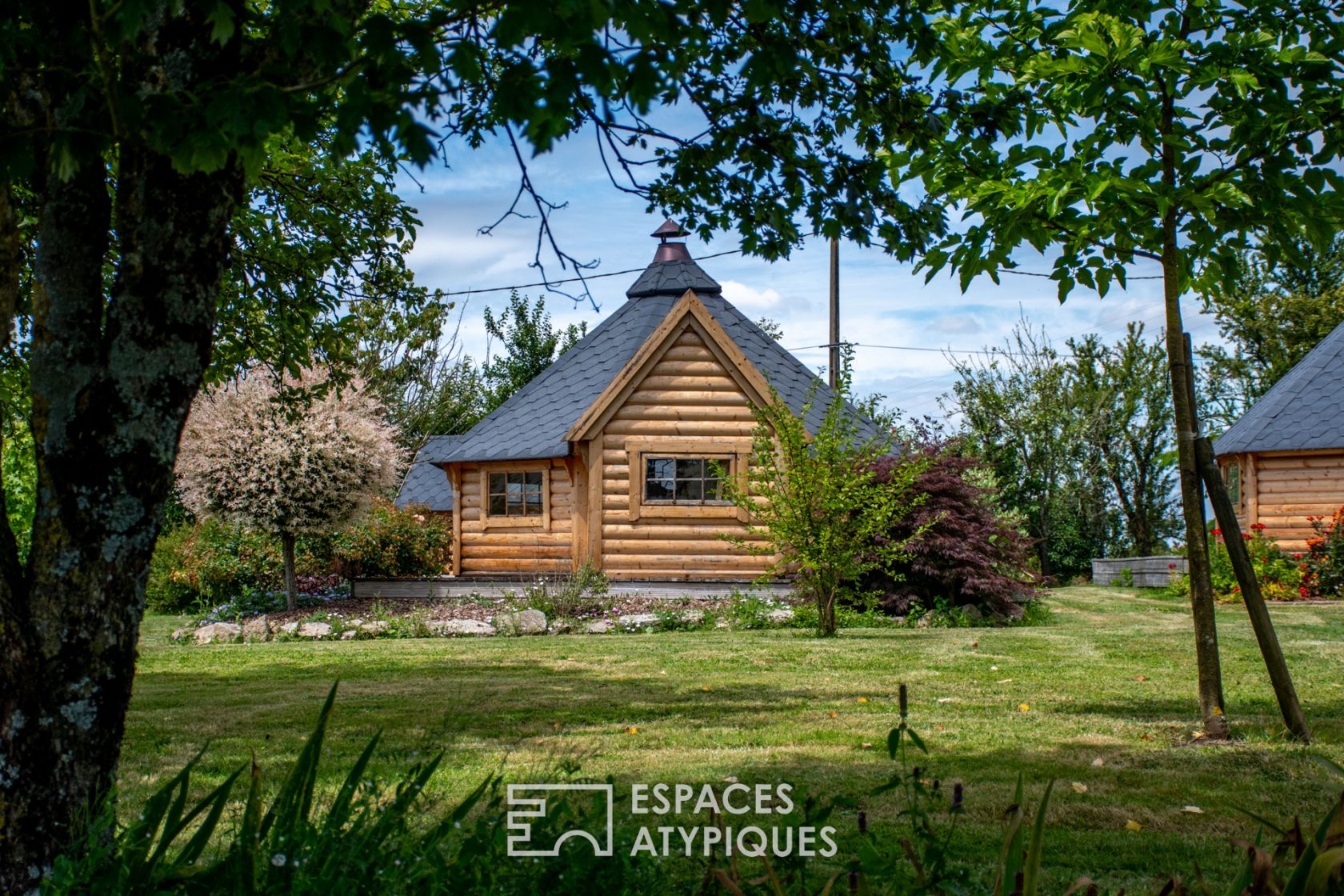 Aux portes du Puy du Fou, domaine d’exception avec chambres d’hôtes, lodges et restaurant