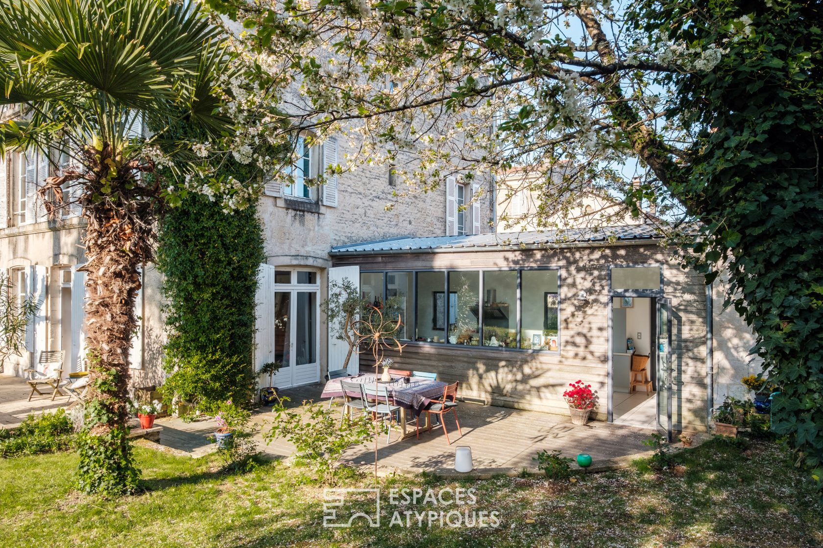 Family home in the heart of town
