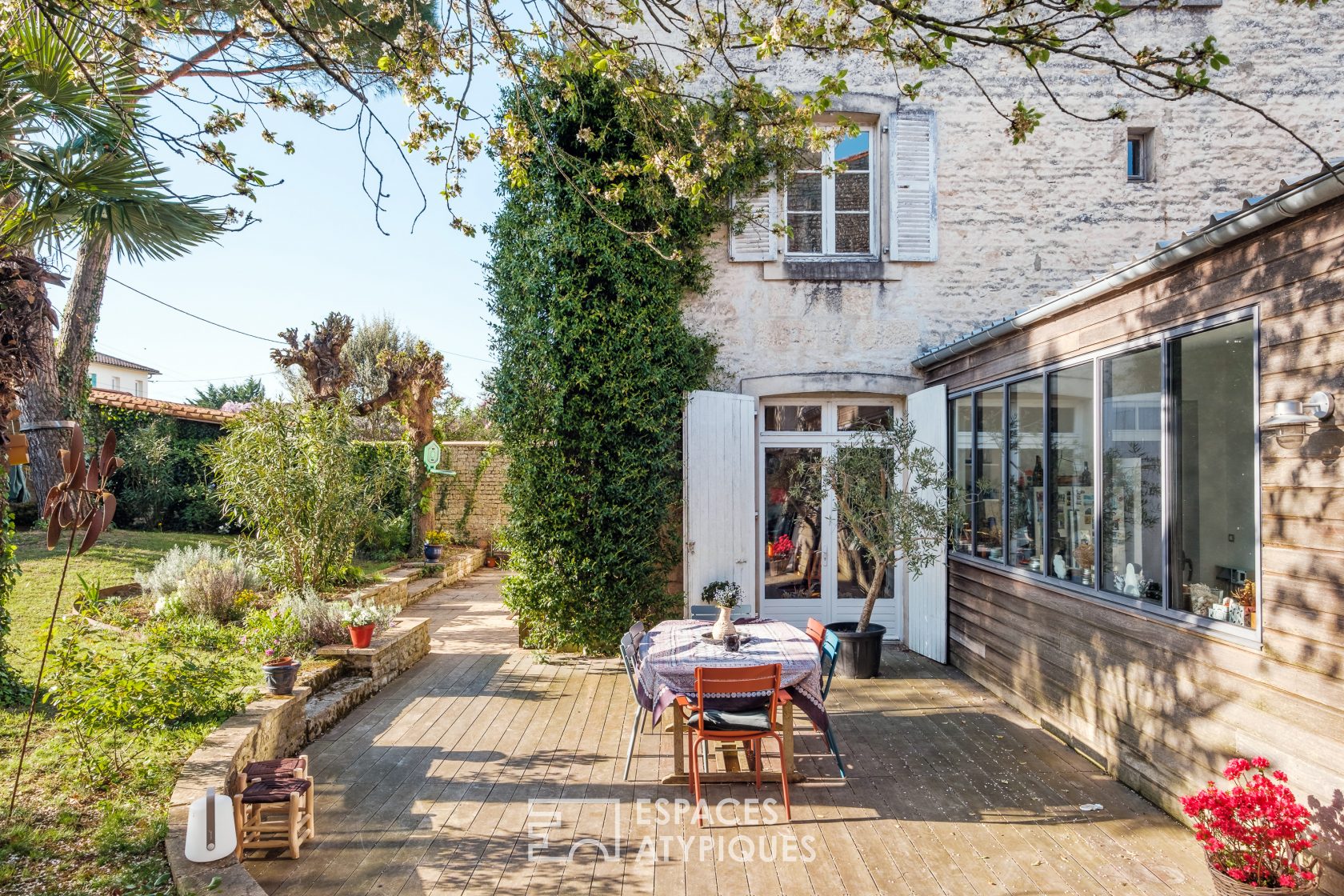 Family home in the heart of town
