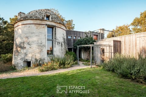 Old dovecote renovated with extension in the heart of nature