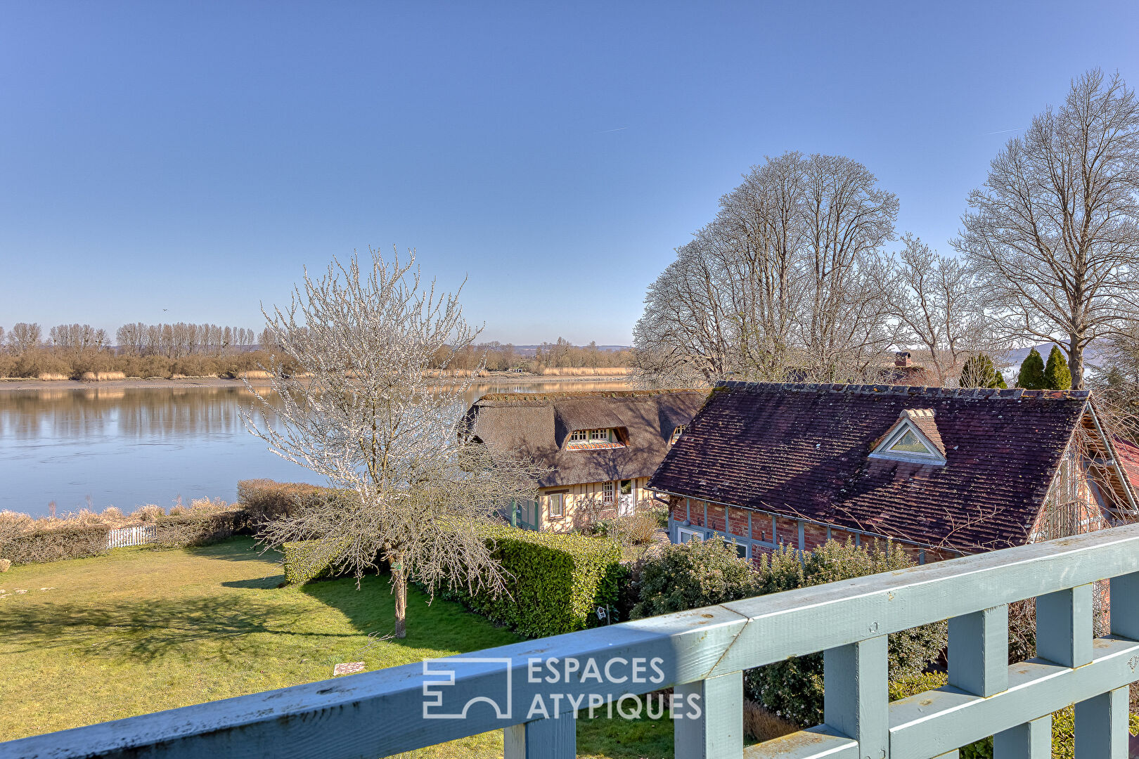 Maison de charme dans un cadre idyllique surplombant la Seine