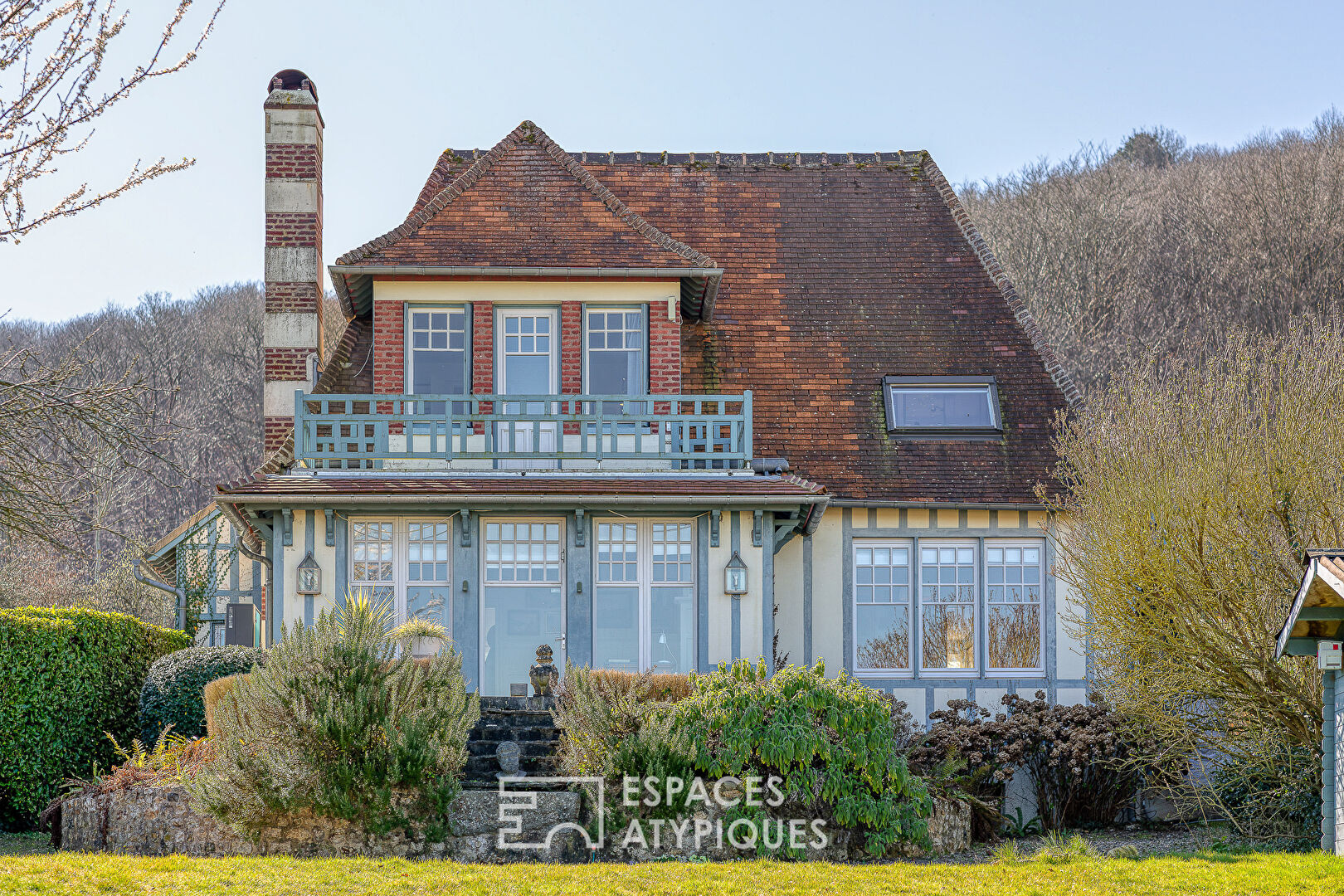 Maison de charme dans un cadre idyllique surplombant la Seine