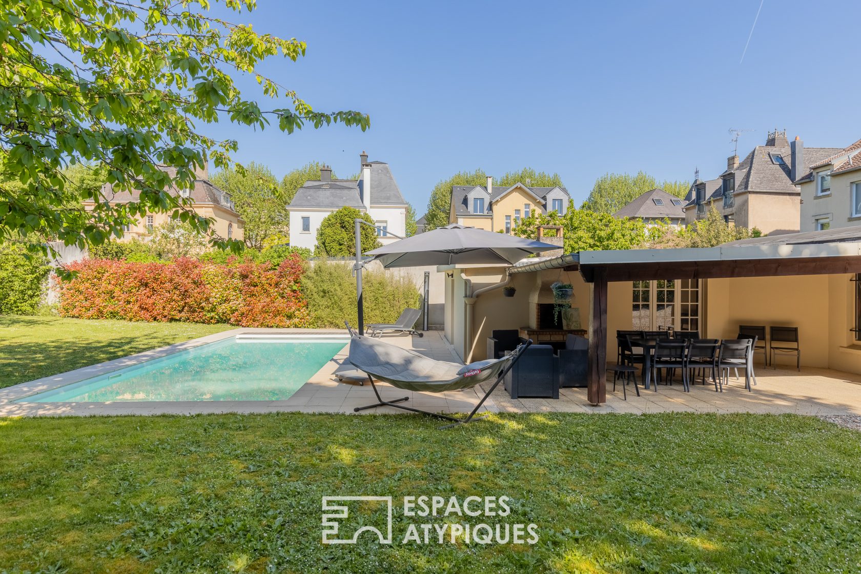 Elegant maison de maître with swimming pool in a middle-class district