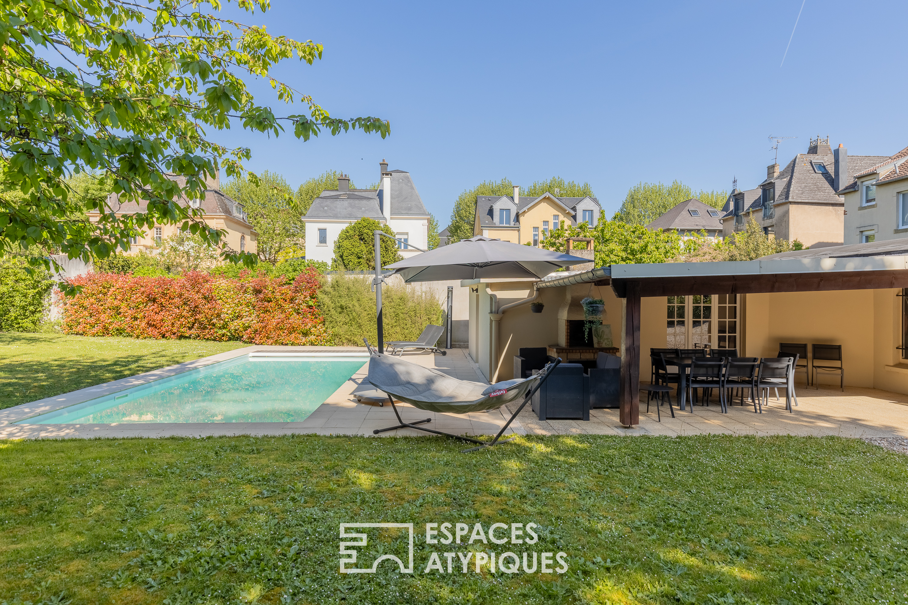 Élégante maison de maître avec piscine dans un quartier bourgeois