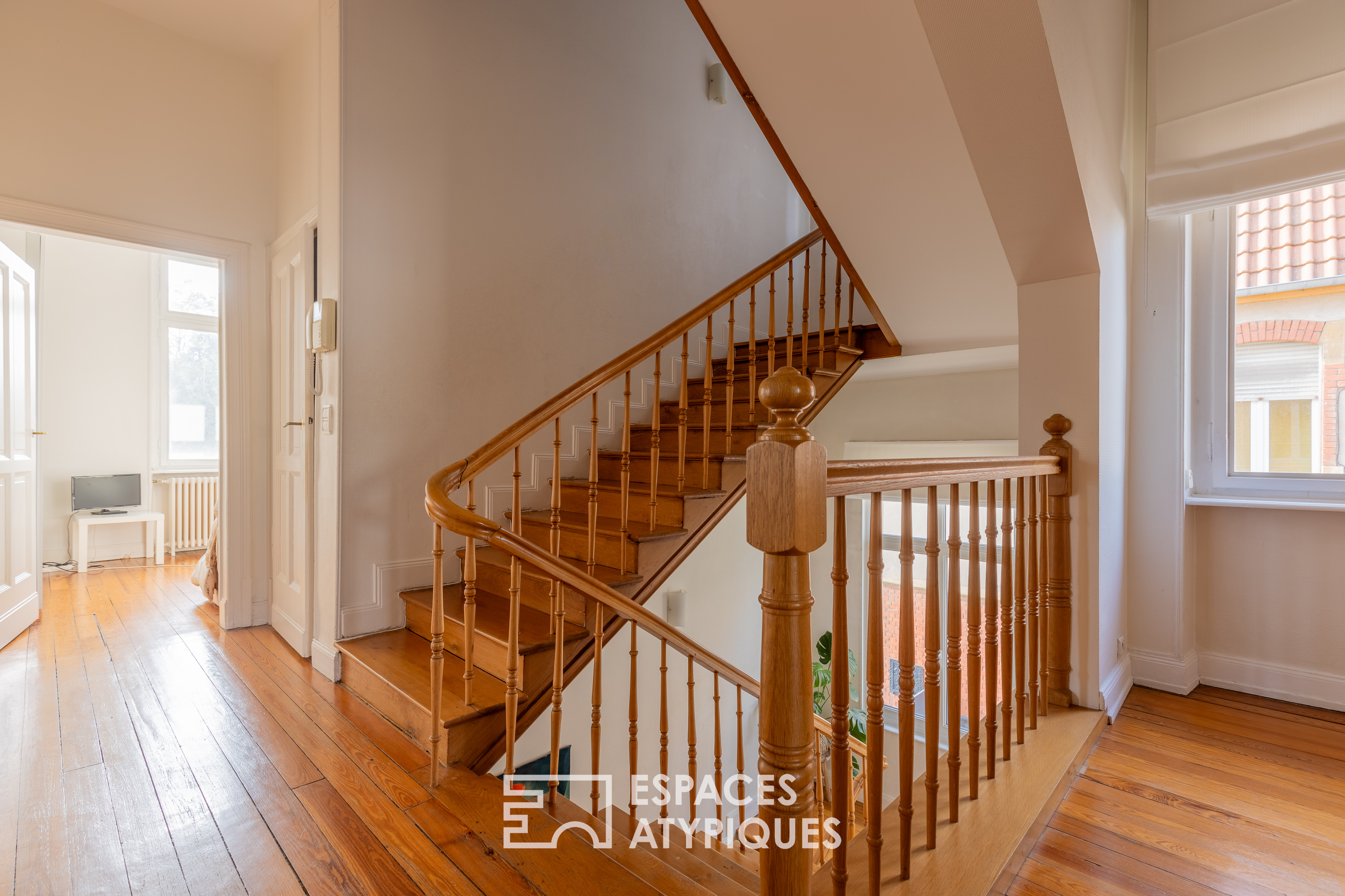 Elegant maison de maître with swimming pool in a middle-class district