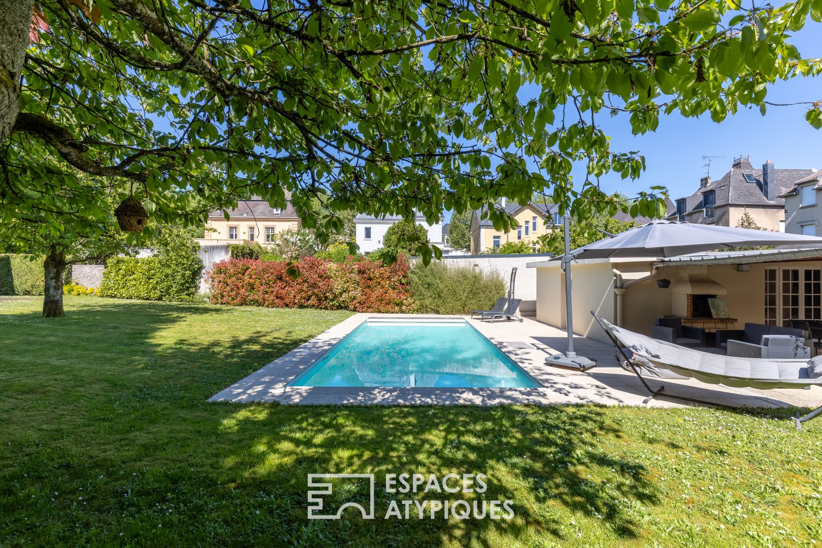 Élégante maison de maître avec piscine dans un quartier bourgeois