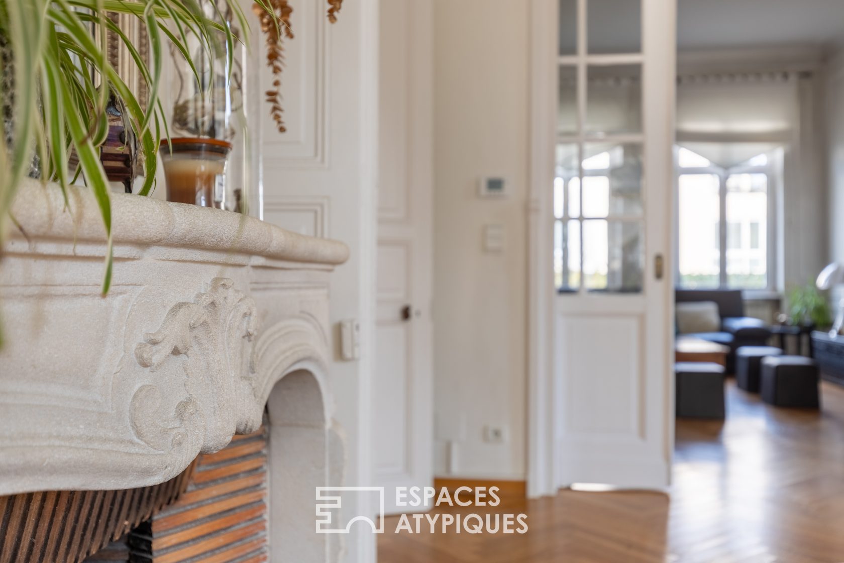 Elegant maison de maître with swimming pool in a middle-class district
