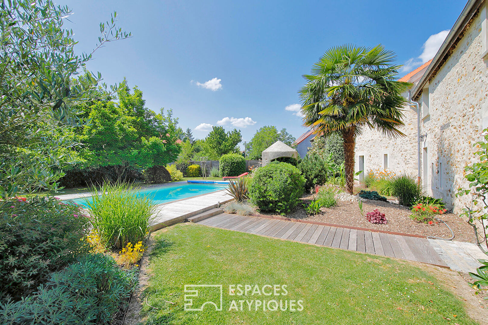 Charming renovated house with swimming pool and garden