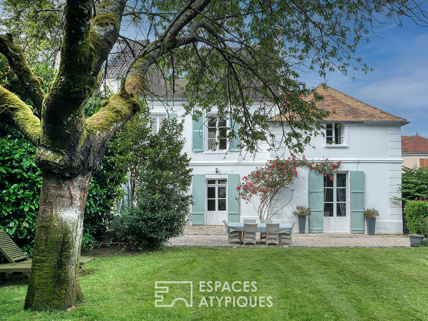 La demeure historique et sa piscine