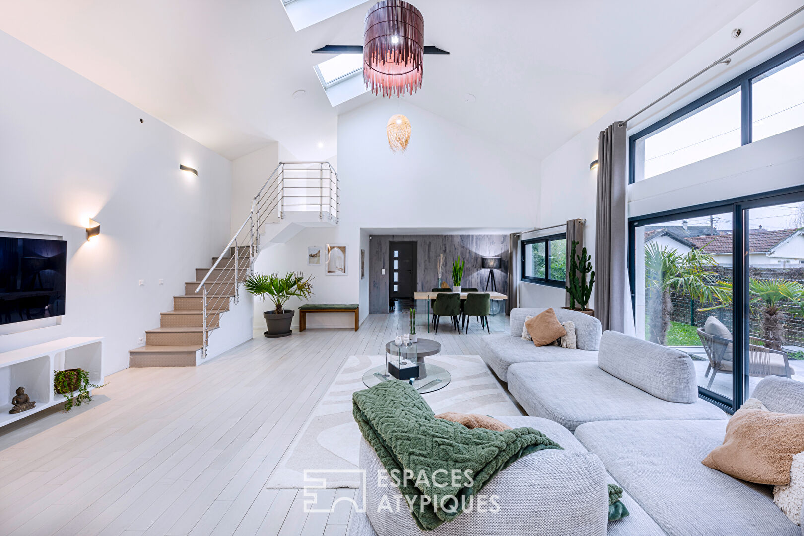Ancien bâtiment industriel transformé en loft – Le Plessis Bouchard