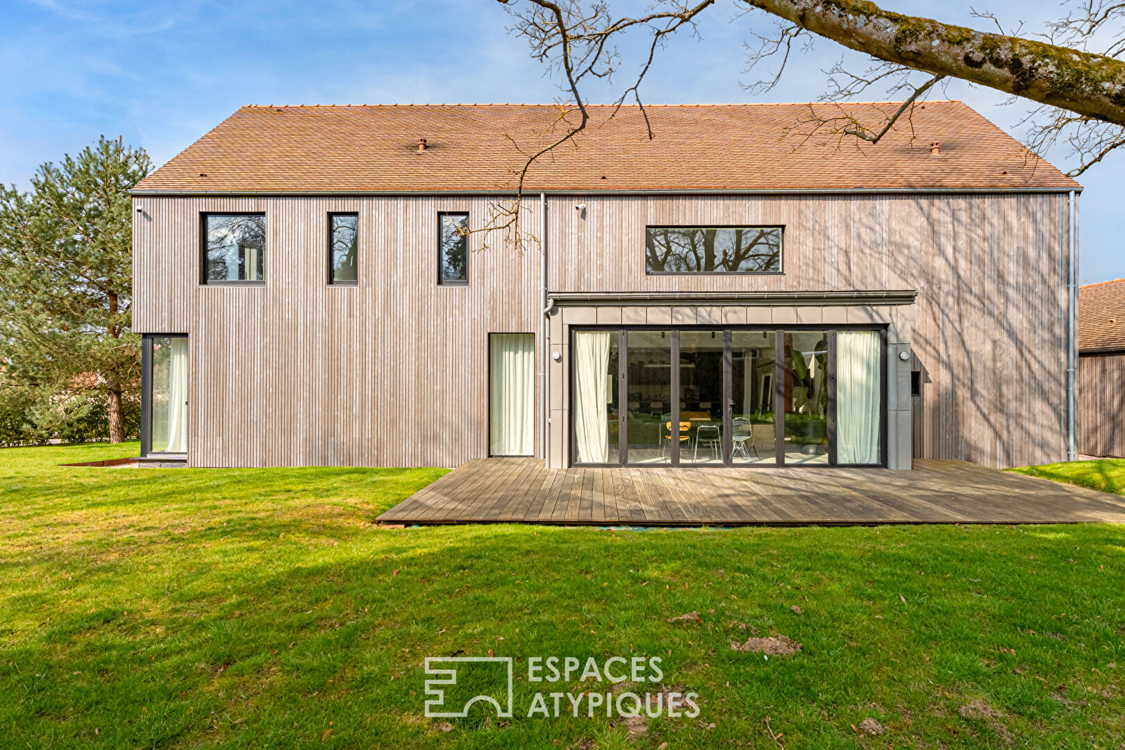 Élégante maison d’architecte en ossature bois, au coeur de la nature