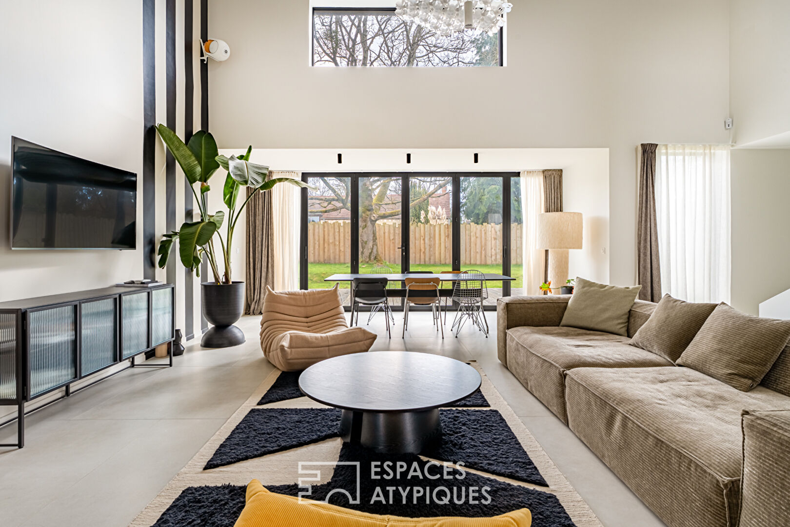 Élégante maison d’architecte en ossature bois, au coeur de la nature