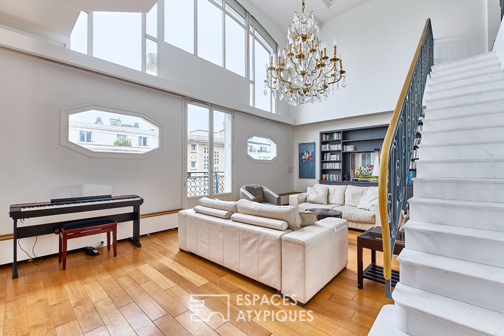Étage élevé familial en duplex avec balcons et terrasse – Auteuil Sud