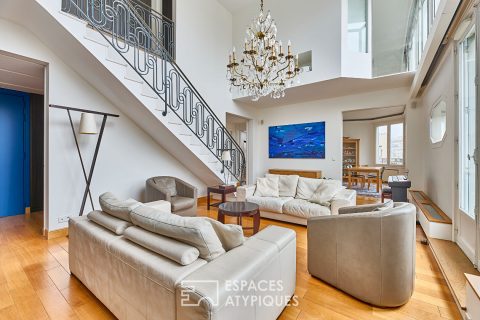 Étage élevé familial en duplex avec balcons et terrasse – Auteuil Sud
