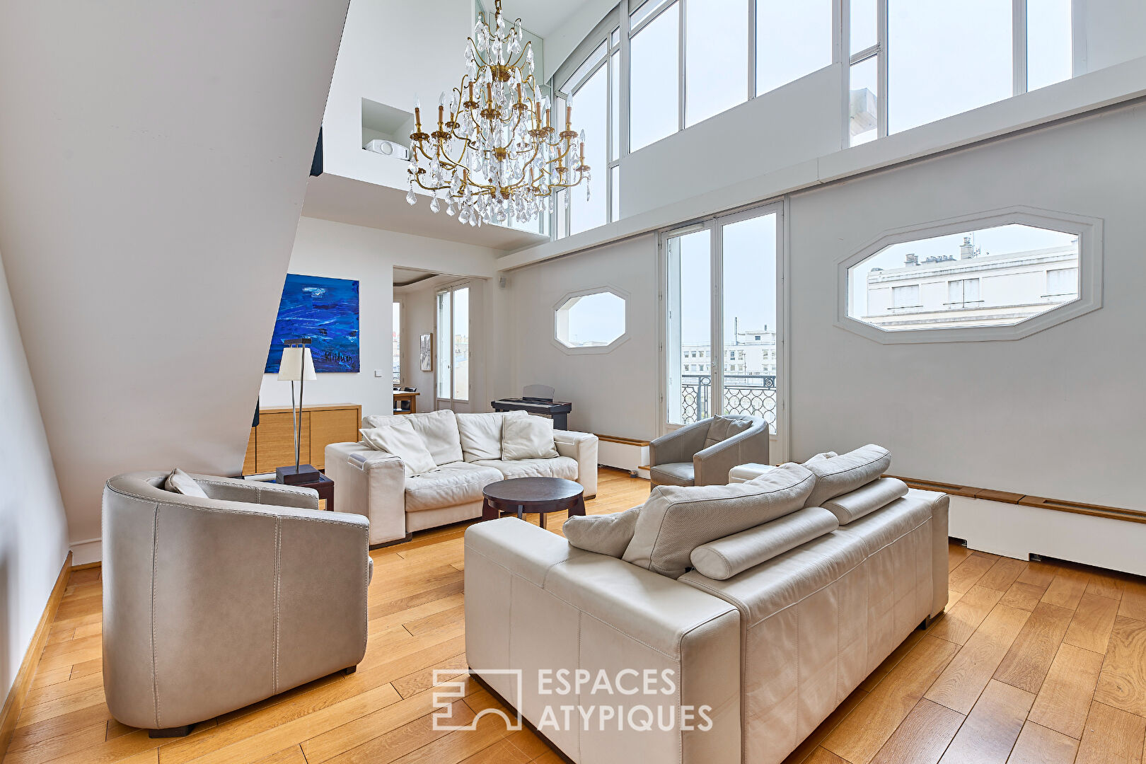 Étage élevé familial en duplex avec balcons et terrasse – Auteuil Sud