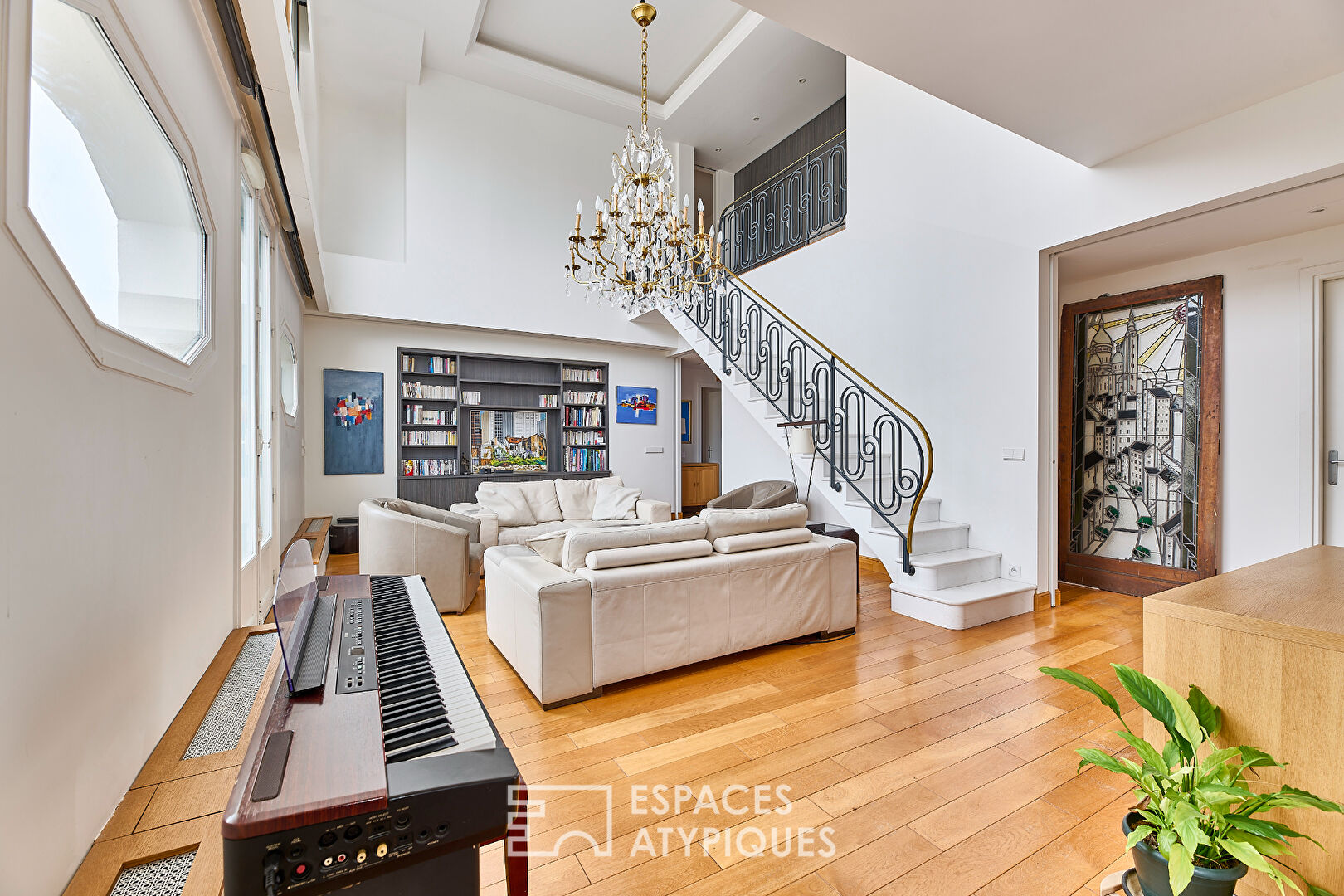Étage élevé familial en duplex avec balcons et terrasse – Auteuil Sud