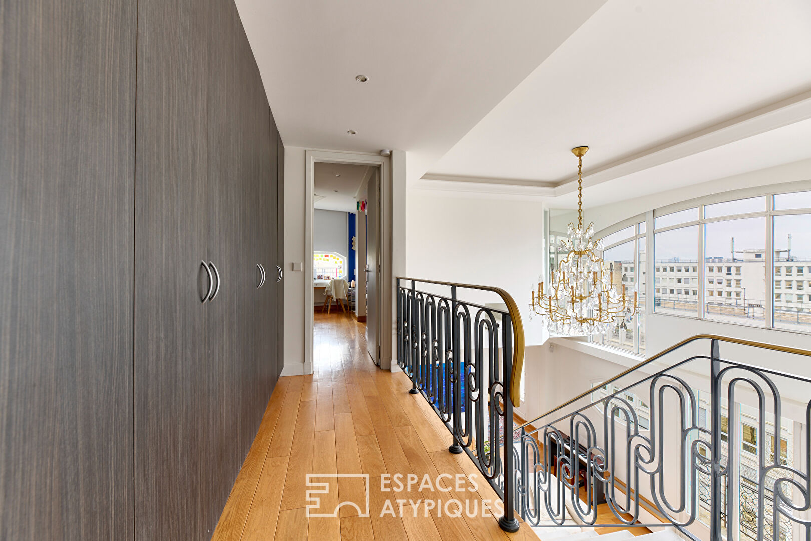 Étage élevé familial en duplex avec balcons et terrasse – Auteuil Sud