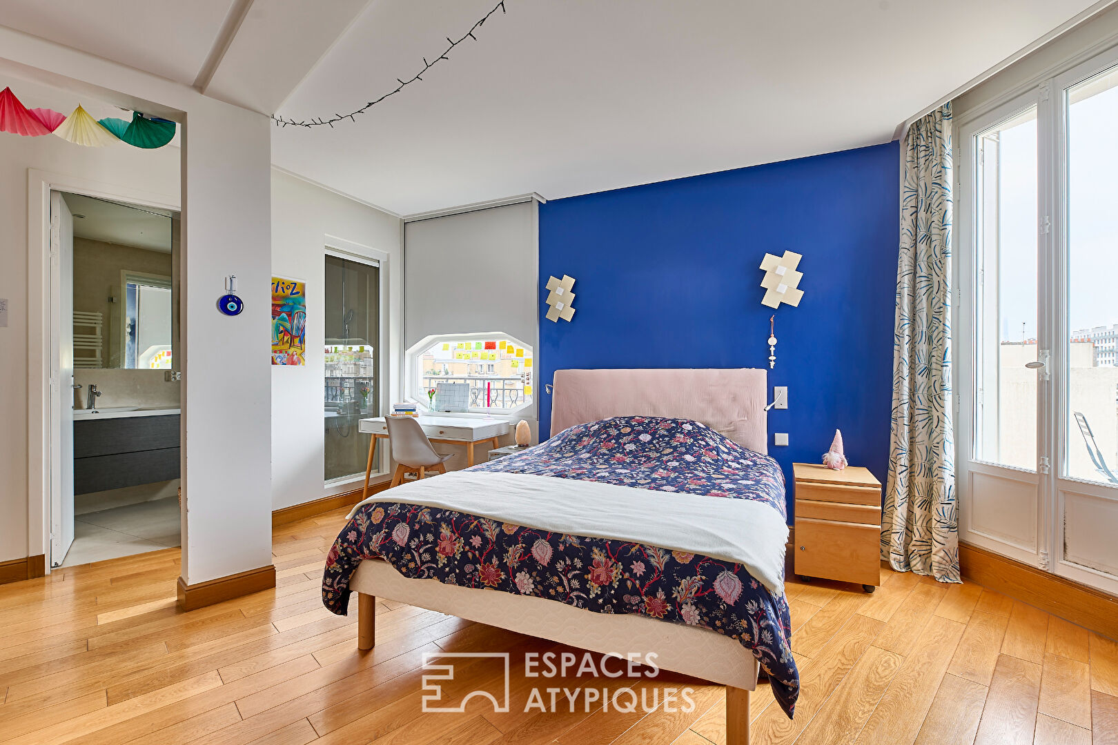 Étage élevé familial en duplex avec balcons et terrasse – Auteuil Sud