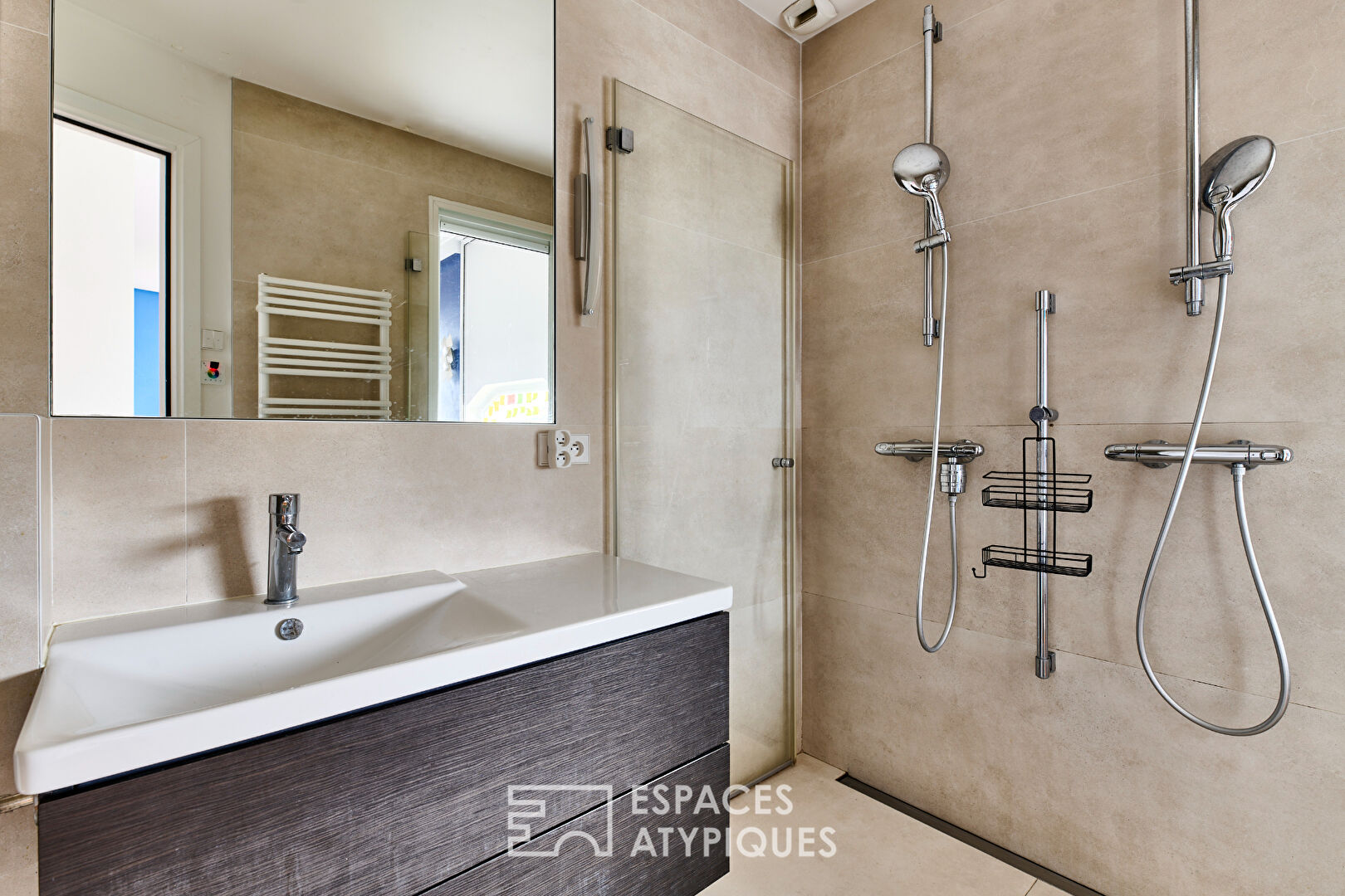 Étage élevé familial en duplex avec balcons et terrasse – Auteuil Sud