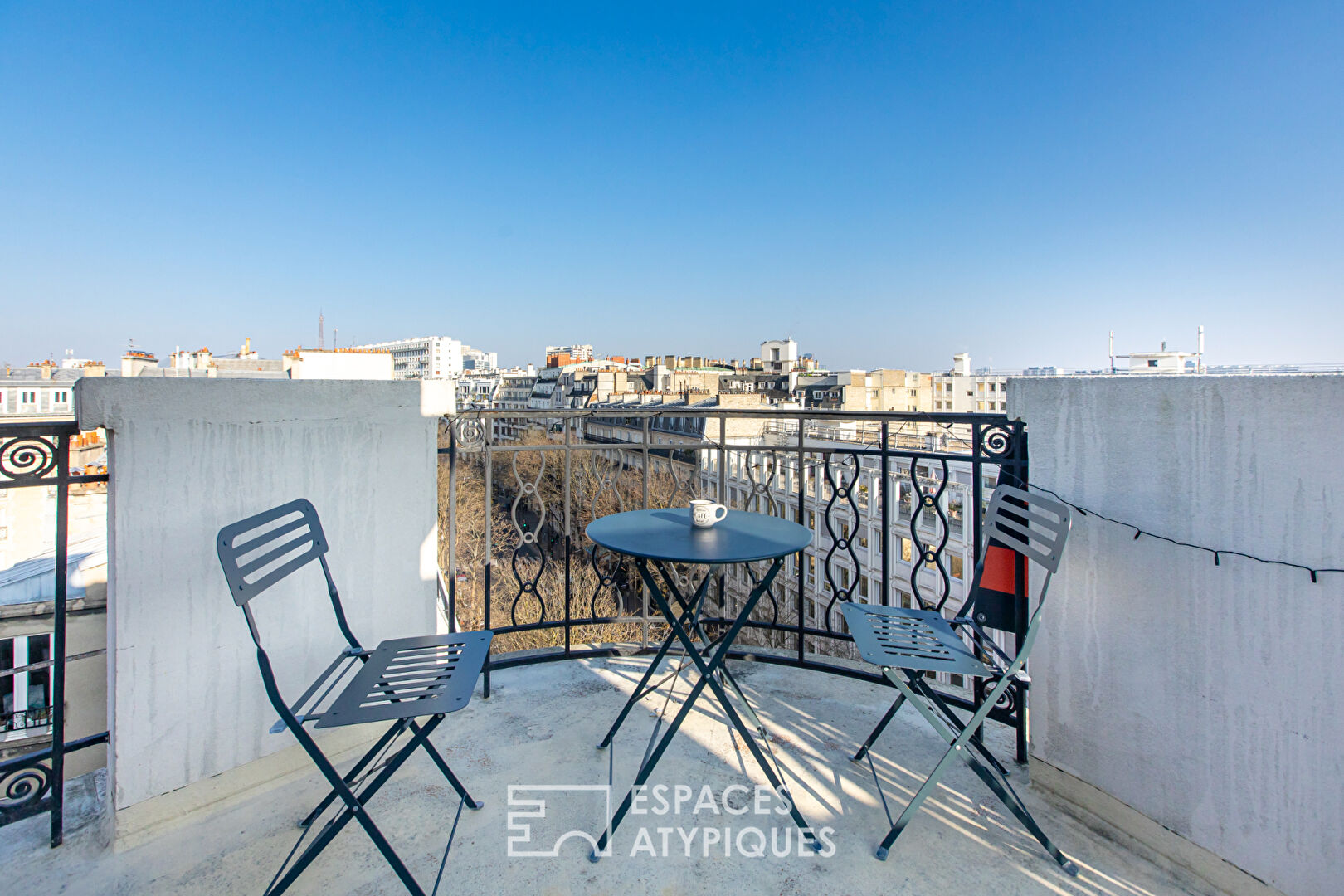 Étage élevé familial en duplex avec balcons et terrasse – Auteuil Sud