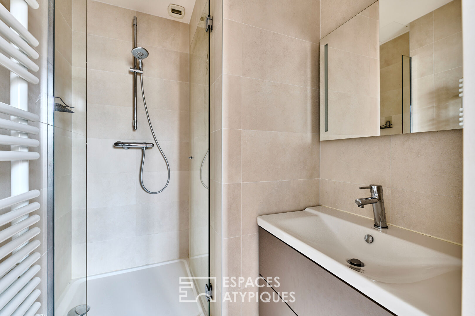 Étage élevé familial en duplex avec balcons et terrasse – Auteuil Sud
