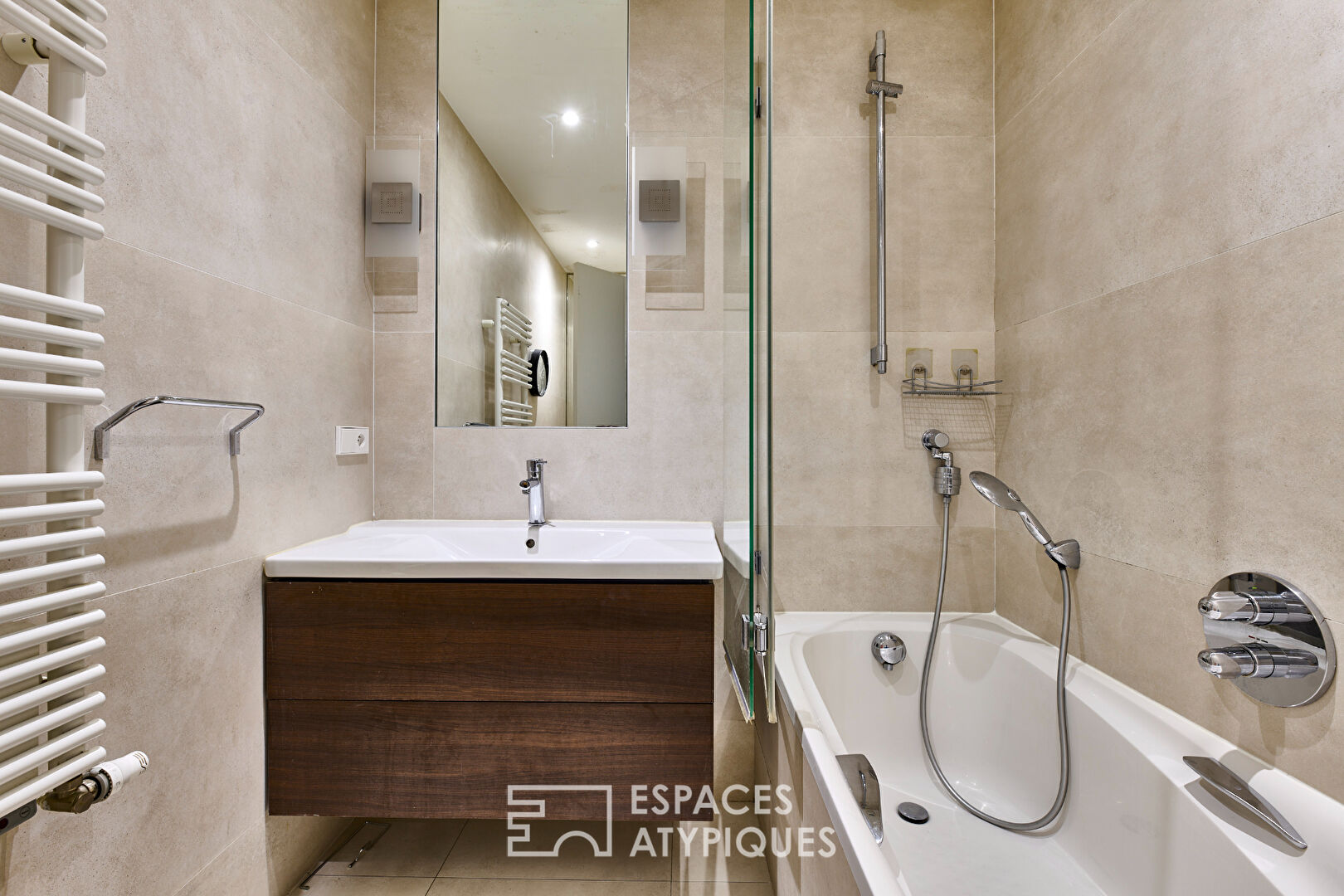 Étage élevé familial en duplex avec balcons et terrasse – Auteuil Sud
