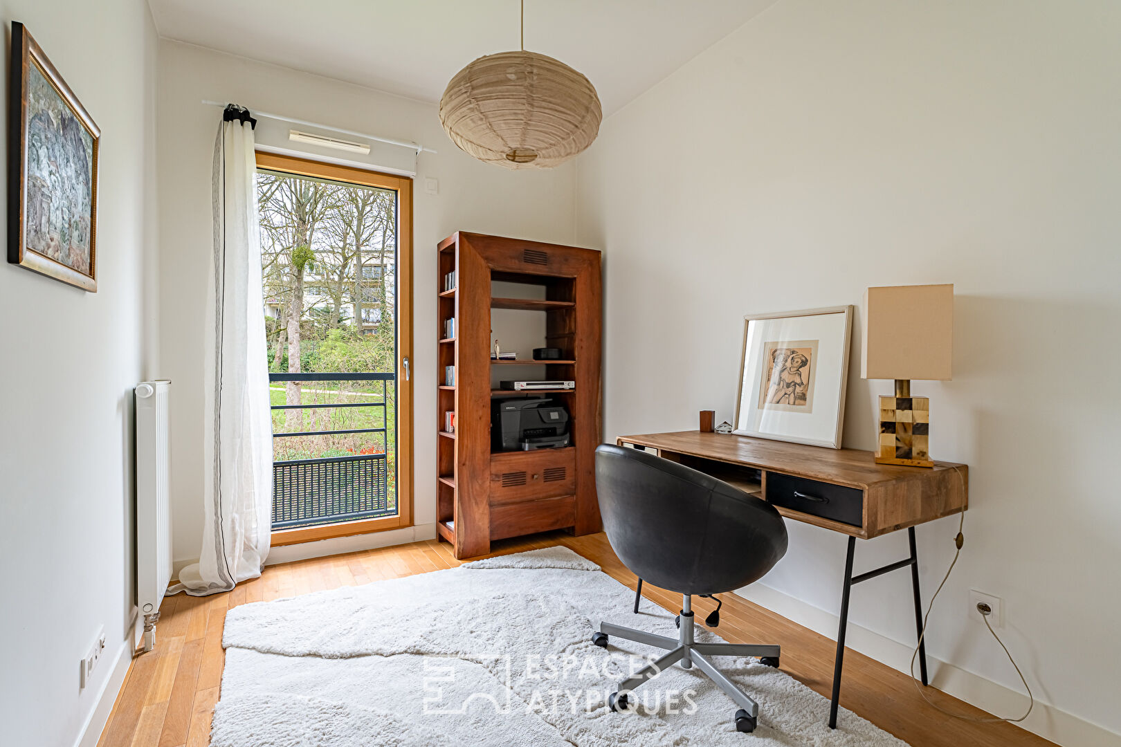 Contemporain avec terrasse et vue verdoyante