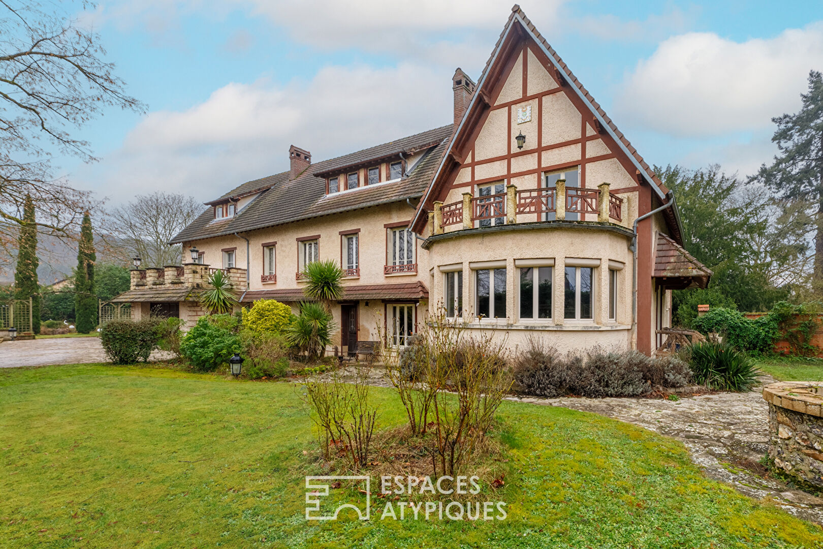Luxury property on landscaped park