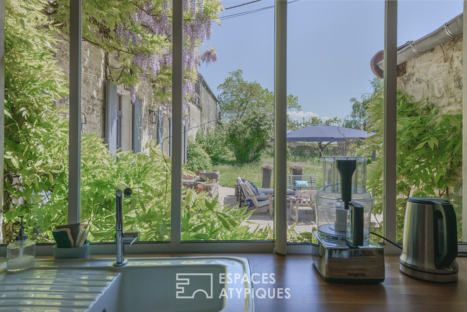 Charm and authenticity at the gates of Noyers-sur-Serein
