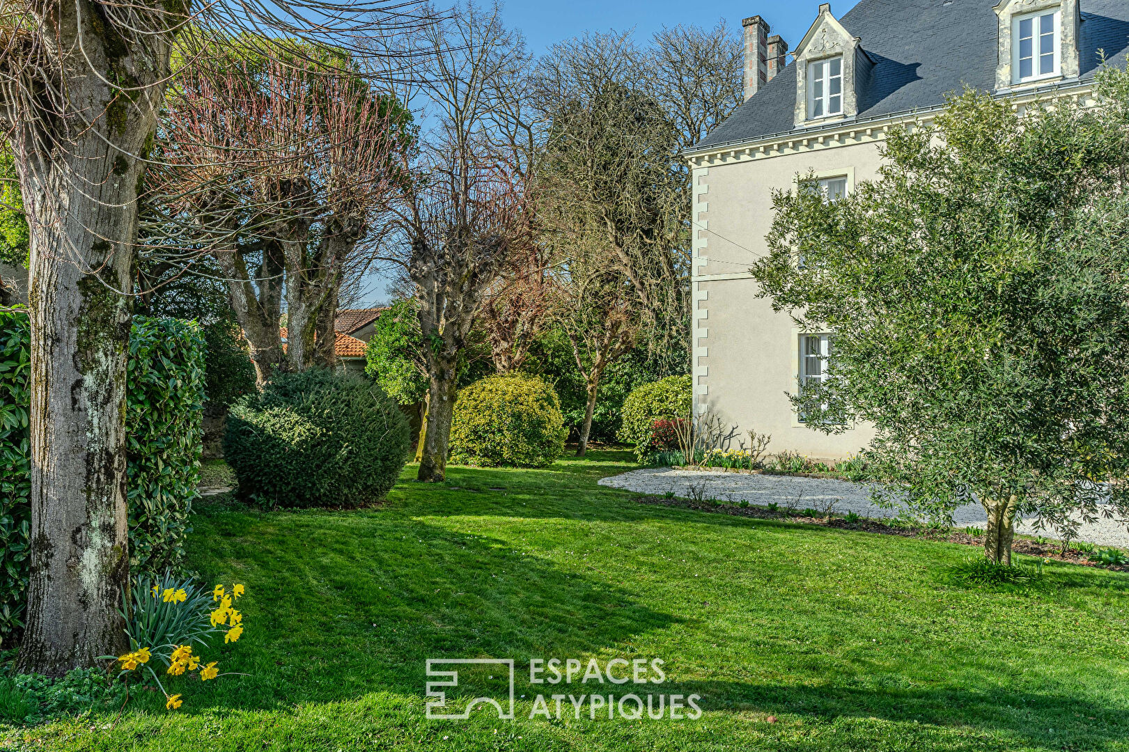 Elegant Mansion with Pool and Outbuildings in Haute-Goulaine