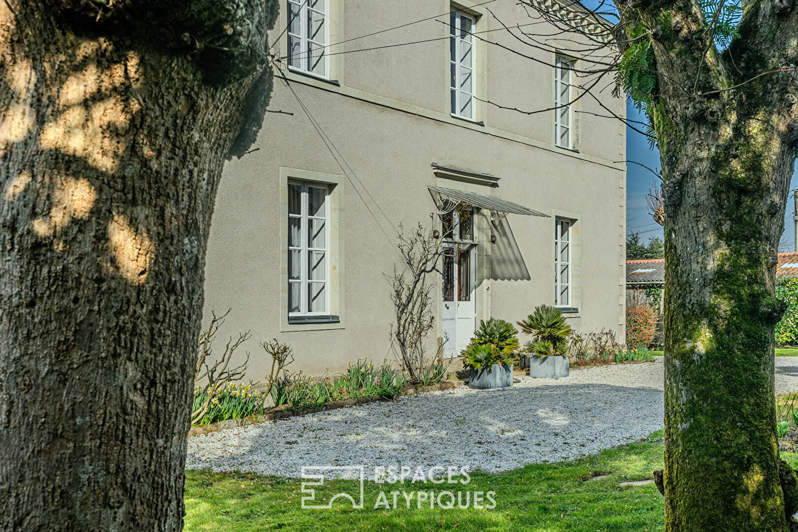 Elegant Mansion with Pool and Outbuildings in Haute-Goulaine