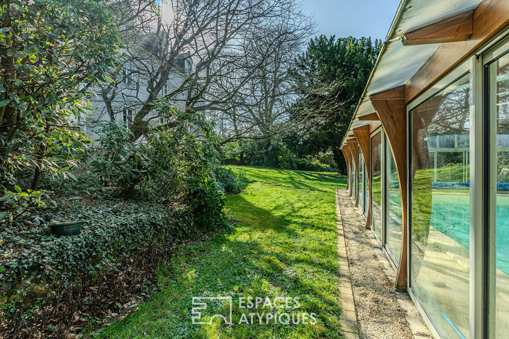Elegant Mansion with Pool and Outbuildings in Haute-Goulaine