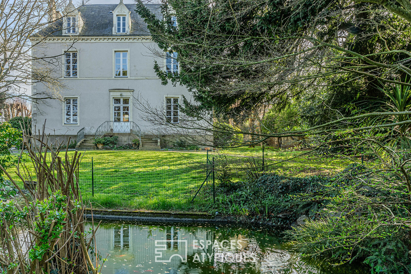 Elegant Mansion with Pool and Outbuildings in Haute-Goulaine