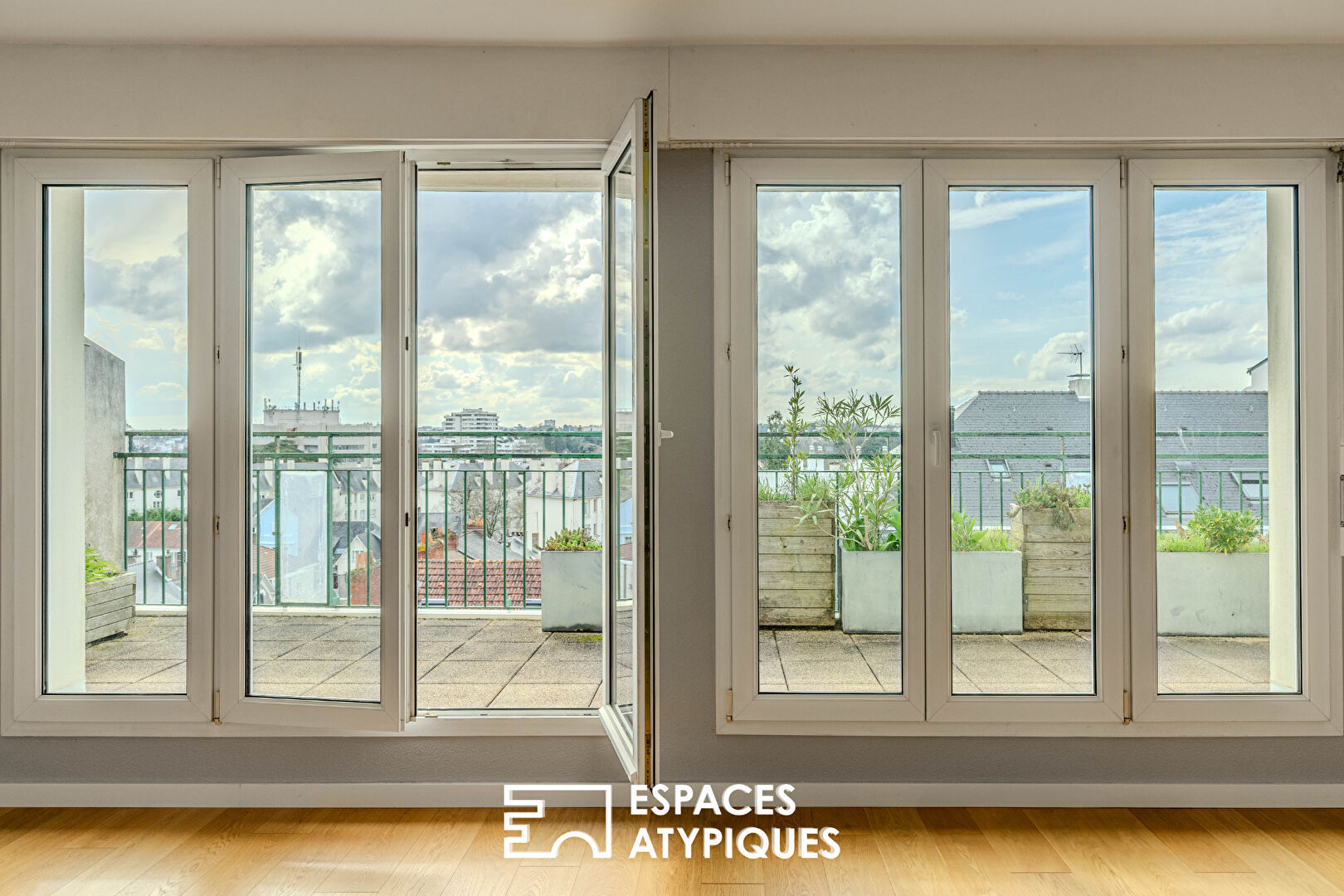Procé- Hauts-Pavés Appartement dernier étage de 86 m2 avec terrasse et place de stationnement