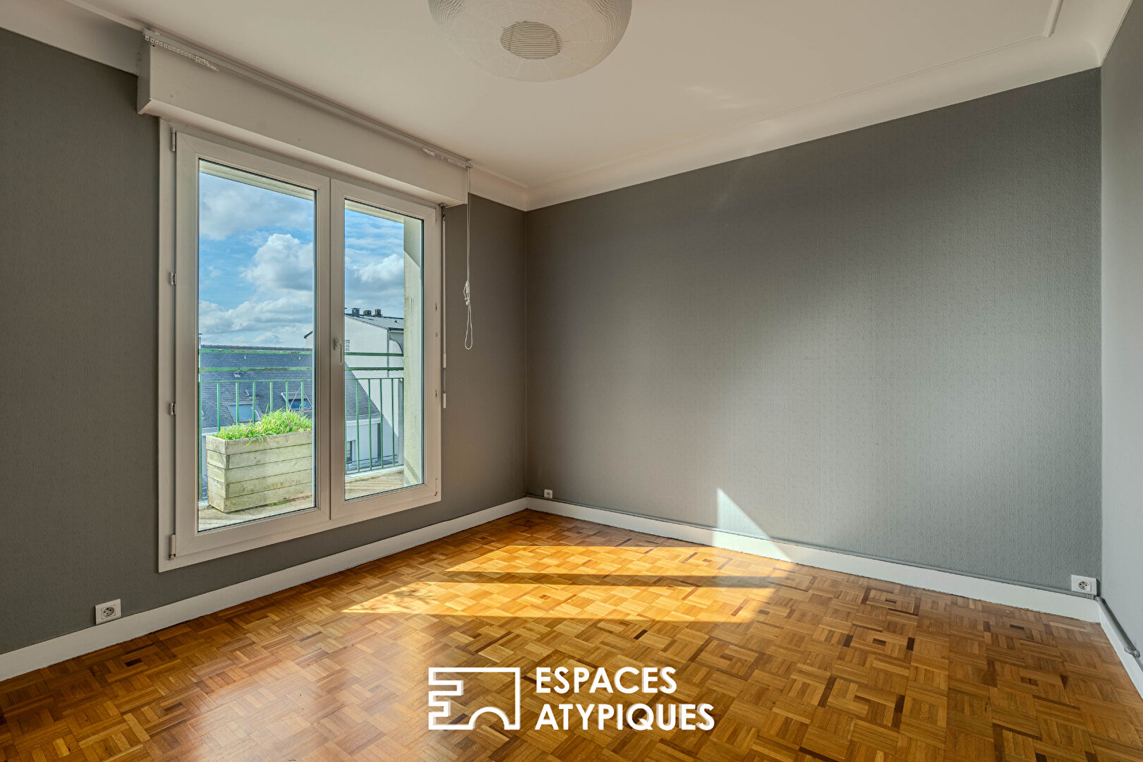 Procé- Hauts-Pavés Appartement dernier étage de 86 m2 avec terrasse et place de stationnement