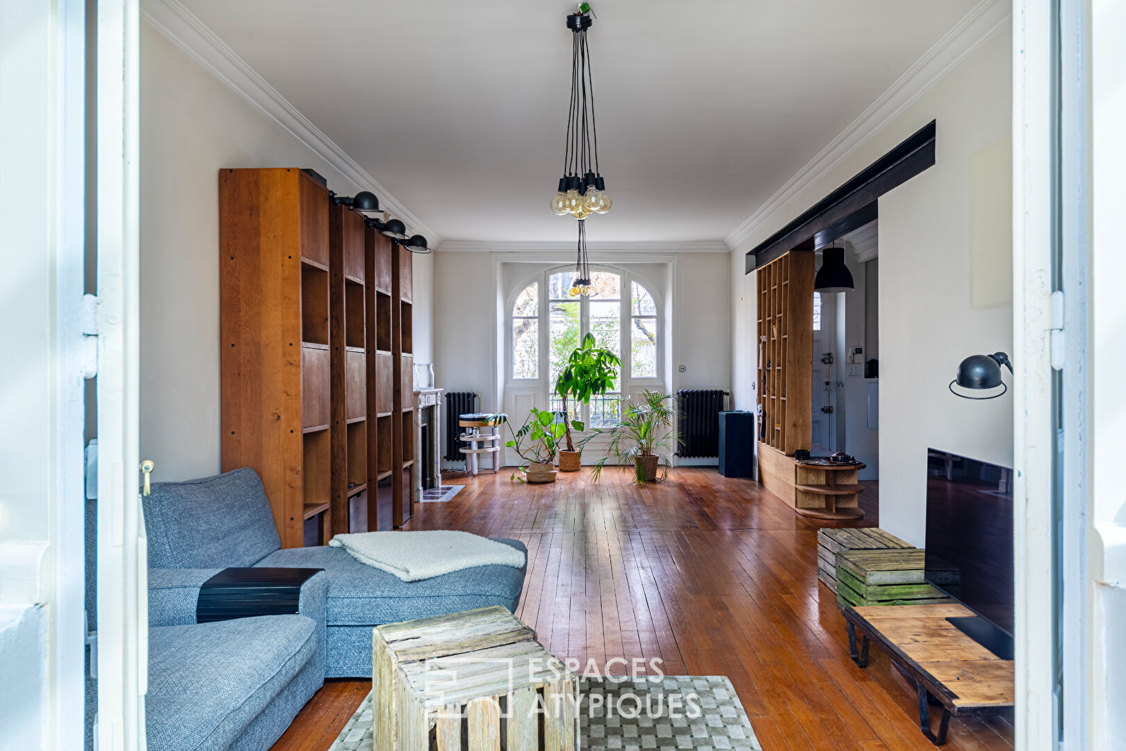 Elegant millstone house with swimming pool in the heart of Enghien les Bains