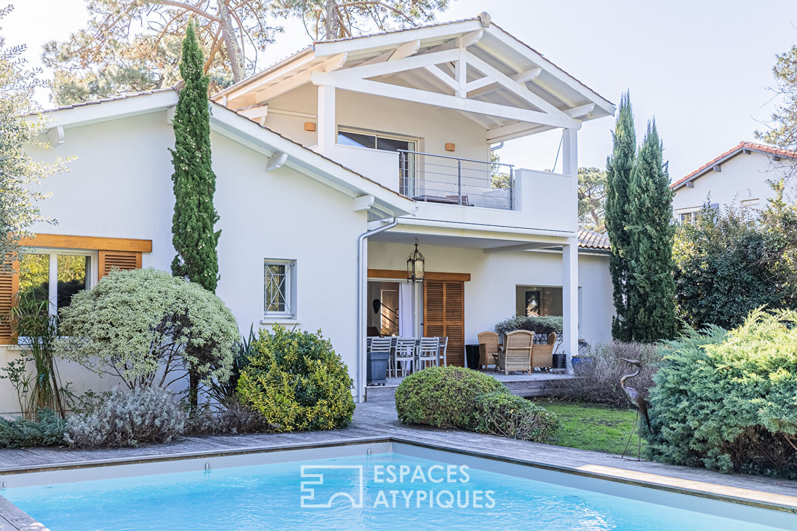 Maison contemporaine avec piscine aux Abatilles