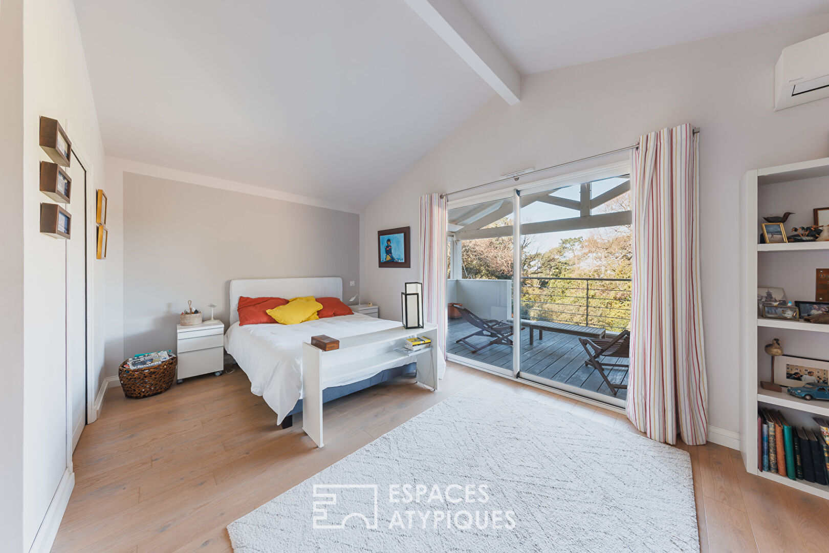 Maison contemporaine avec piscine aux Abatilles